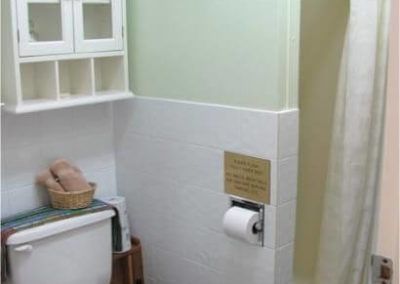 Bathroom of the Bear Cabin in Banff